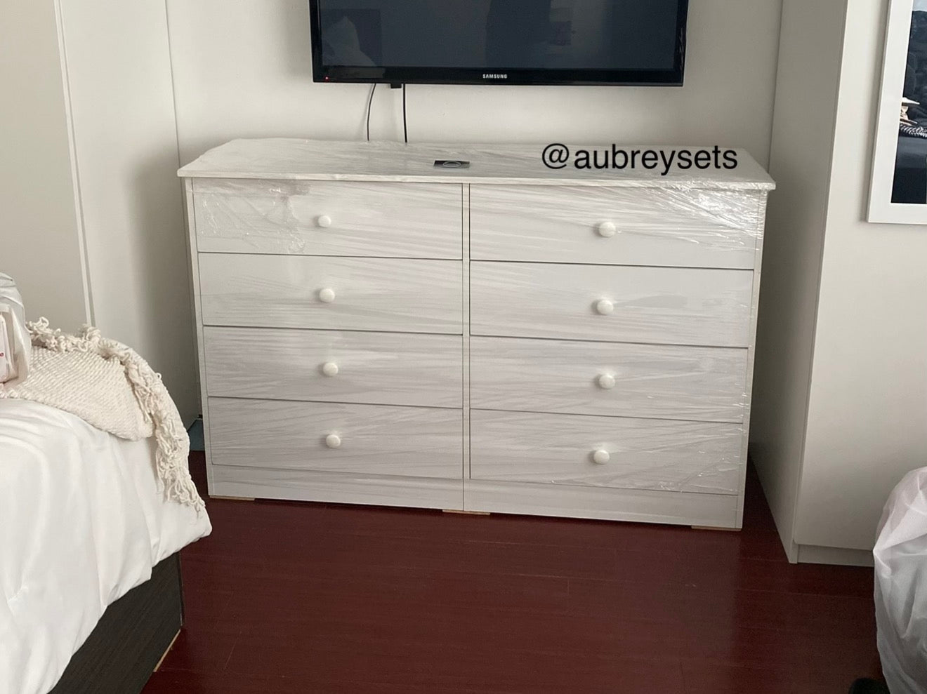 8 drawer dresser “55w”